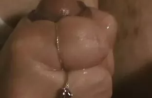 Jerked បិទនៅលើ tits ធំរបស់នាង