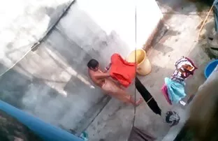 ម្ដាយងូតទឹកបេងហ្គាល់