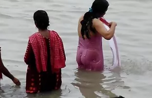 ងូតទឹកហ្គាហ្គាចាប់បាន
