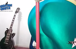 Pussy ឆ្លងទន្លេជ្រៅ។ លាឡាទីនឡាទីន