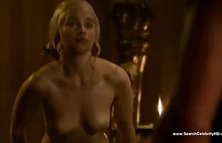 Emilia Clarke អាក្រាត - ល្បែងនៃបល្ល័ង្ក 3 E8