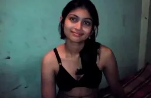 Bangla desi ក្មេងស្រីបញ្ចេញពន្លឺទៅមិត្តភក្តិនៅមហាវិទ្យាល័យ