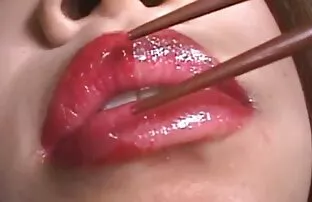 បបូរមាត់ត្រេកត្រអាល