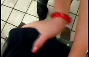 fuck បន្ទប់ទឹកសាធារណៈ!