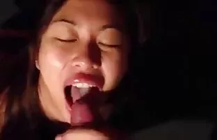 លេបទឹកមាត់មិត្តស្រីអាស៊ី