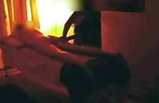 លាក់នៅក្នុងបន្ទប់ម៉ាស្សា