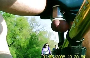 ឆ្មាពីរនៅលើកង់។